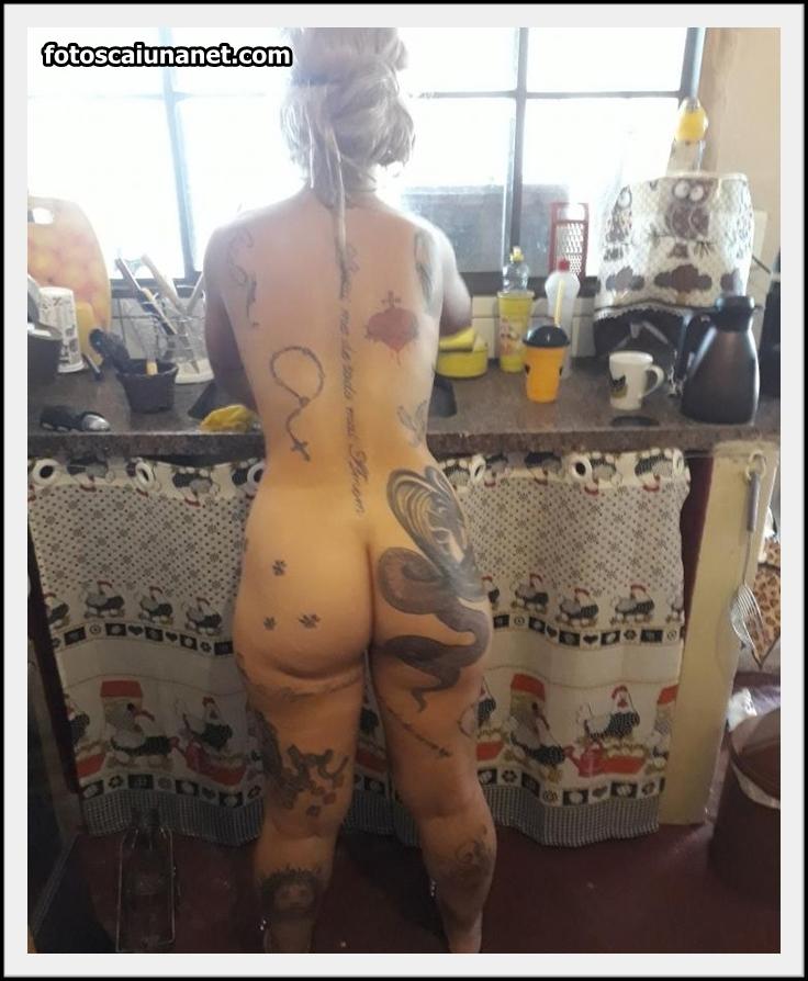 Namorada-tatuada-gostosa-se-exibindo-pelada-9 